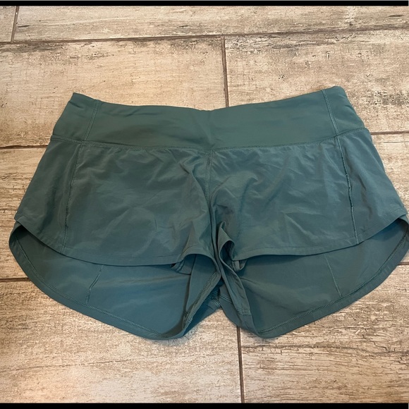 lululemon athletica Pants - Lululemon speed up shorts size 6 vguc